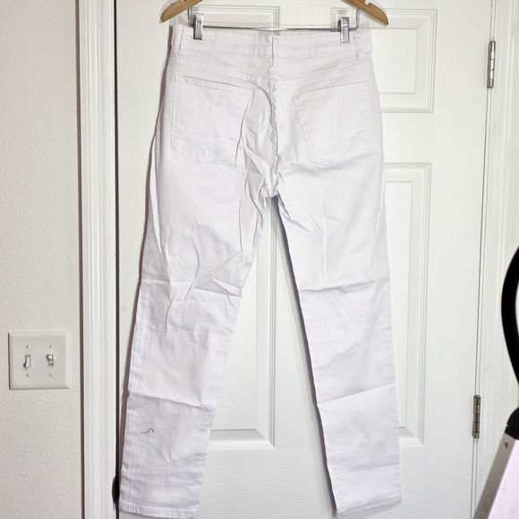 32x28 White Distressed Jeans - Picture 5 of 6